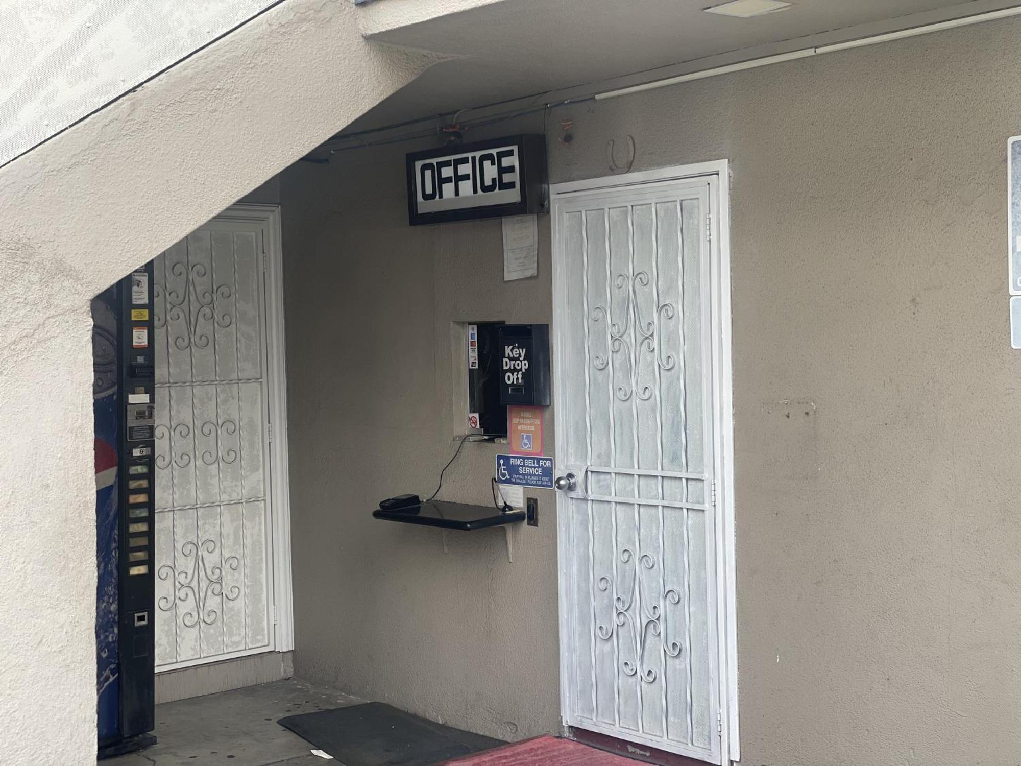 Bob'S Motel Commerce Exterior photo